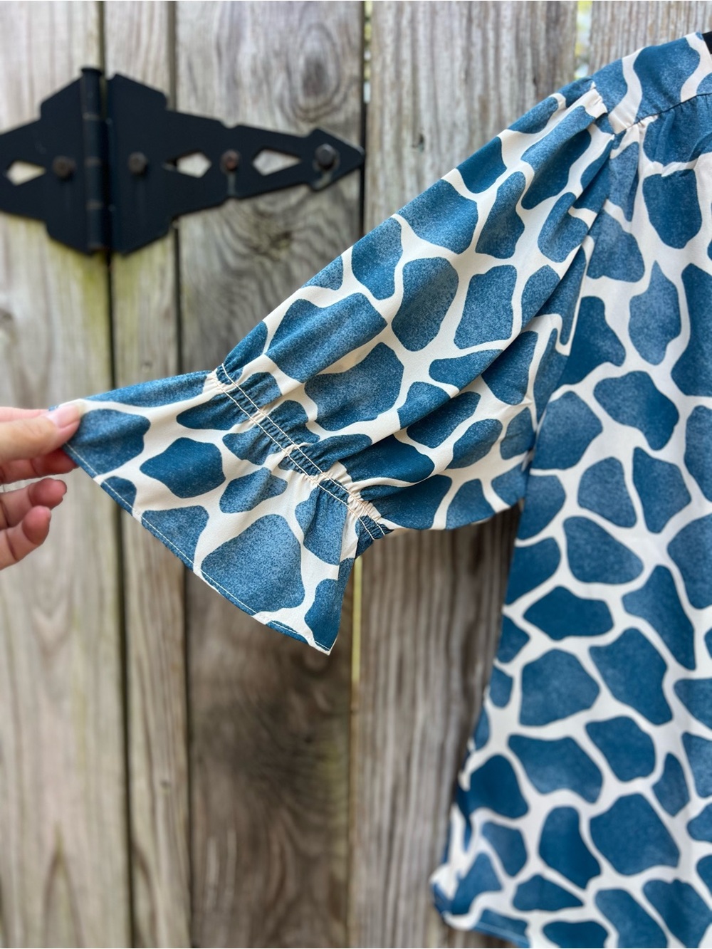 ANN TAYLOR Blue White Giraffe Print 3/4 Ruffle Sleeve Blouse Women’s Medium NWT - Picture 4 of 11